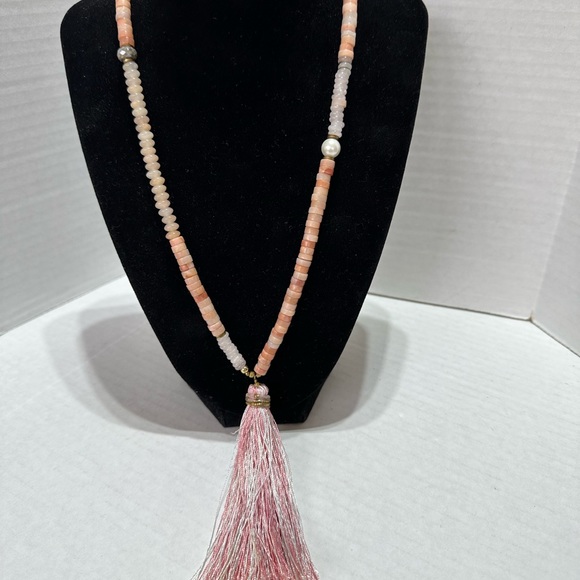 Sarafina pink/peach quartz tassel necklace - Picture 8 of 8